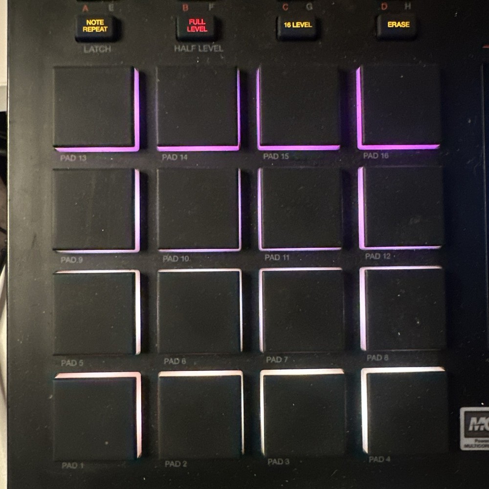 AKAI MPC LIVE GOOD CONDITION SAMPLER WORK STATION GOOD CONDITION