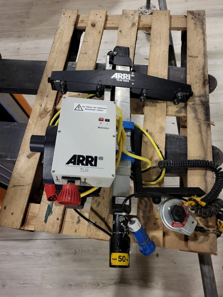 ARRI TLH , Studio telescope light hanger #2
