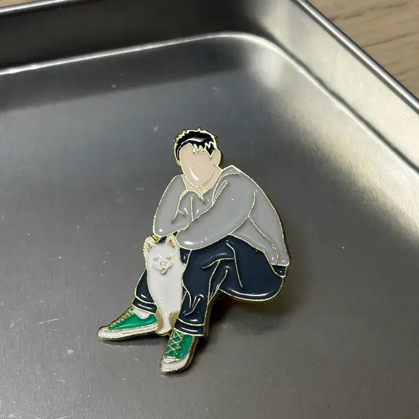 Crush Doyu Badge - Concert Memorabilia