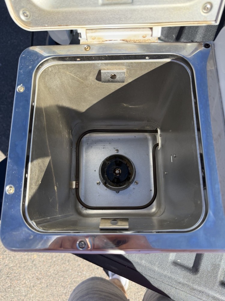 Oster 5839 Automatic Bread Maker Machine 520W 120V – No Bread Pan