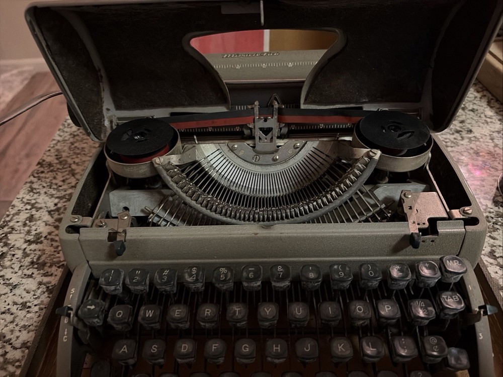 1956 Remington Quiet-Riter typewriter Solid Condition