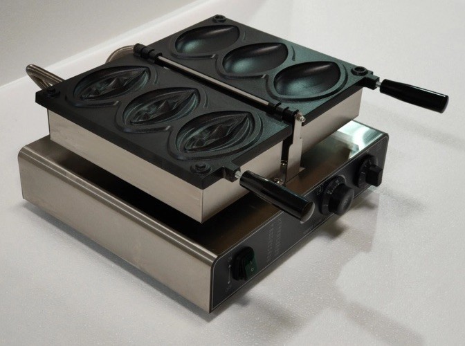 Exotic waffles maker