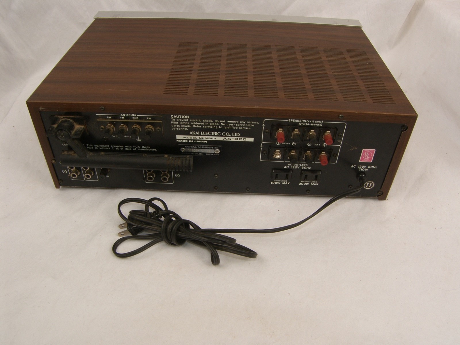 Akai AA-R20 AM/FM Stereo Receiver 26 Watts (Circa 1980) Silver Face Works Tested