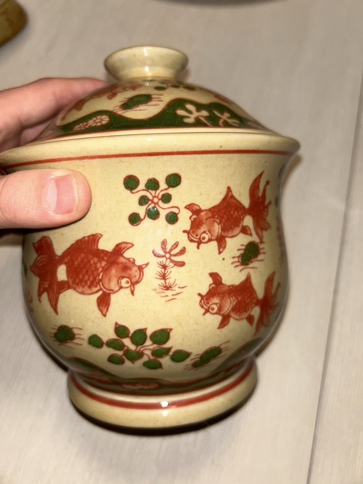 Chinese porcelain gold fish jar with lid Ornate Decoration Art Pottery Handmade