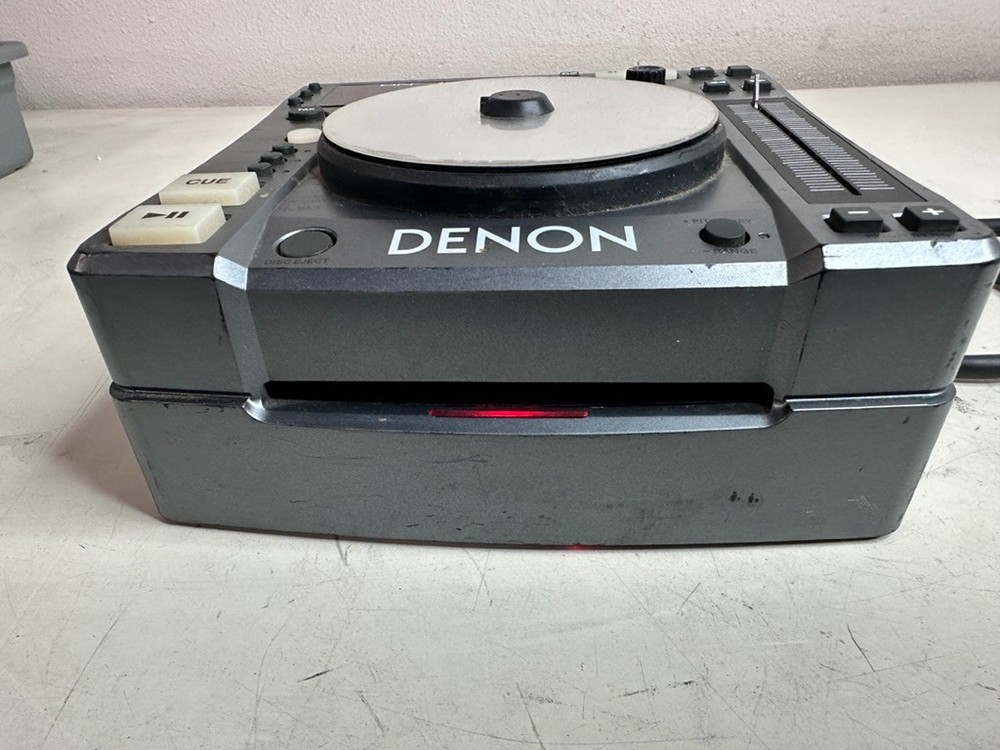 Denon DN-S1000 tabletop DJ CD/MP3 player