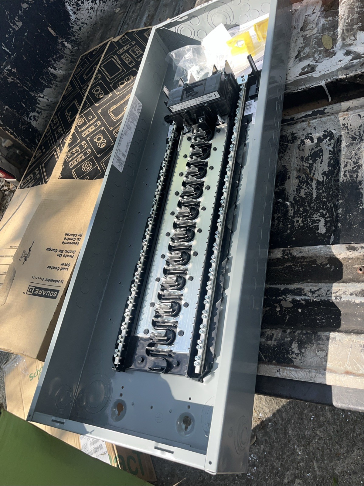 Square D HOM4080M200PC Load Center 200A 120/240V 40-Space (A)