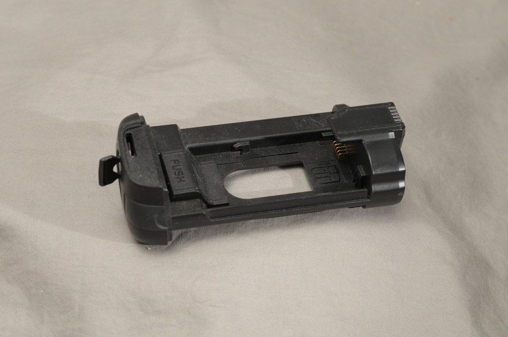 Nikon MB-D14
