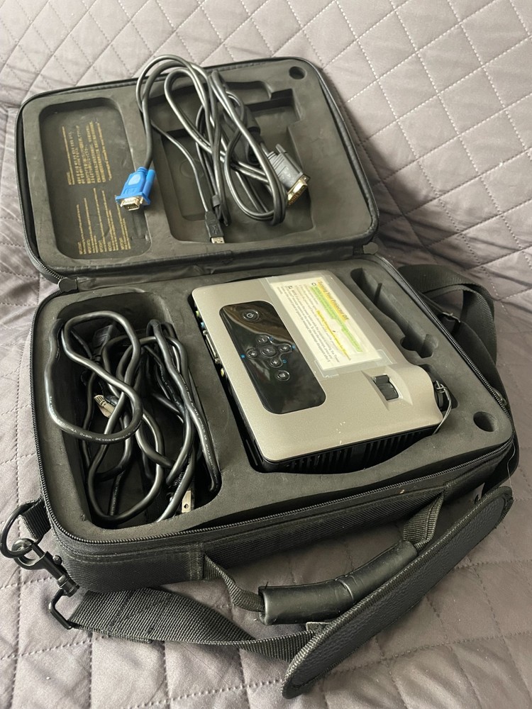 Dell 3400MP DLP Projector with Case and Cords