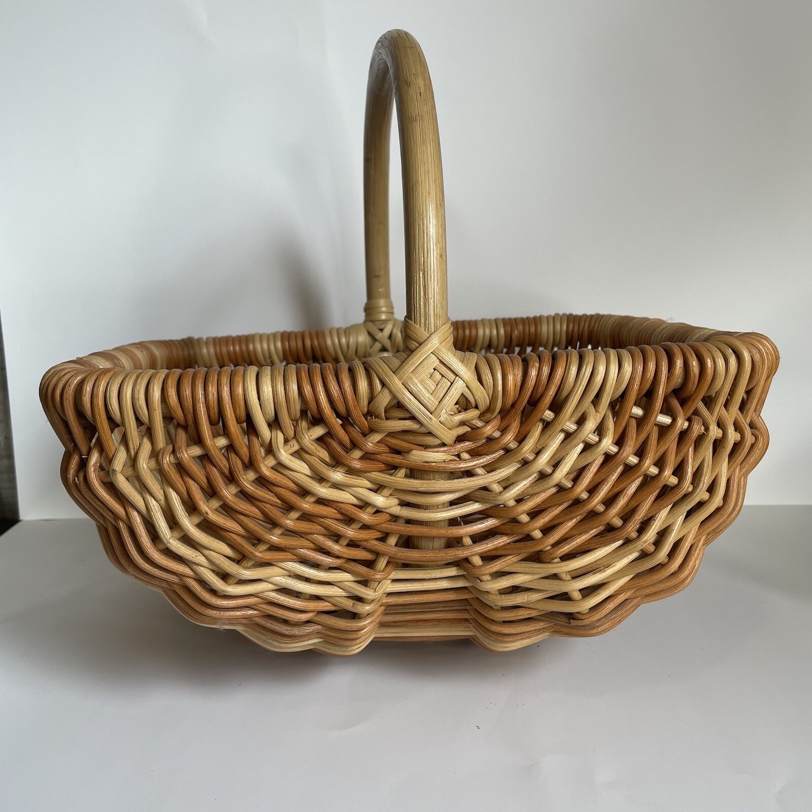 Vtg Buttocks Woven Basket Harvest Egg Gathering Country Farmhouse Primitive
