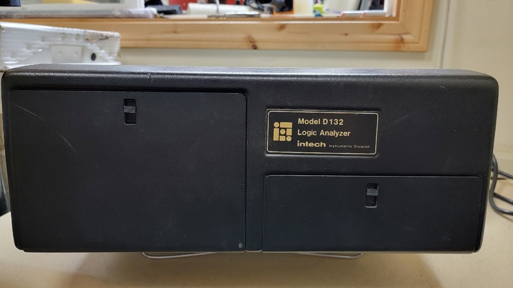Intech Instruments Division Model D132 Logic Analyzer