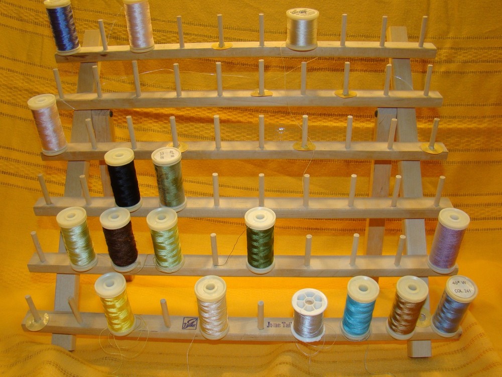 June Tailor Thread Holder Standing 60 Spool Rack PLUS 17 Asst. Embroidery Spools