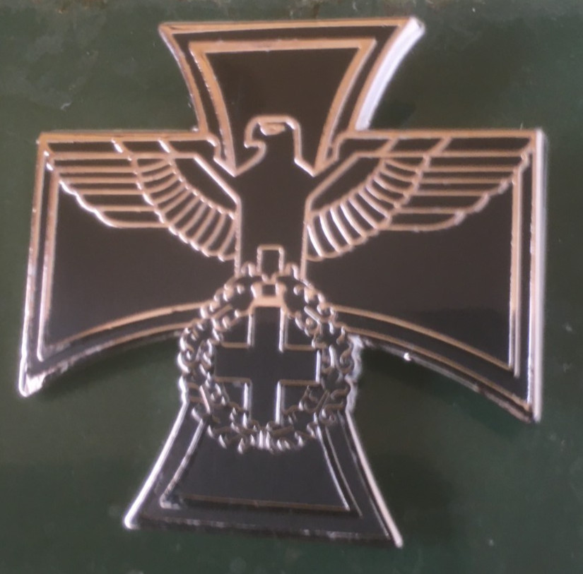 WW2  Eagle Cross pin badge