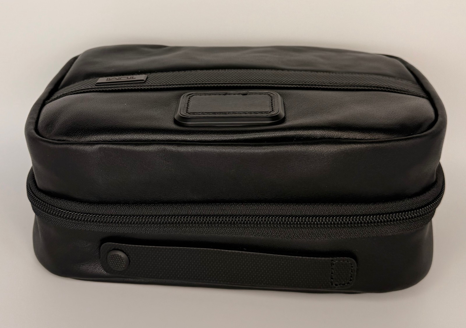 Tumi Alpha Split Travel Kit Black Leather Dopp Kit Toiletry Bag Travel Organizer