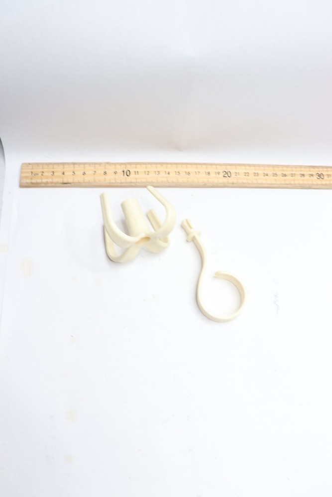 Shein Adjustable Storage Hook Plastic Multifunction Punch-free