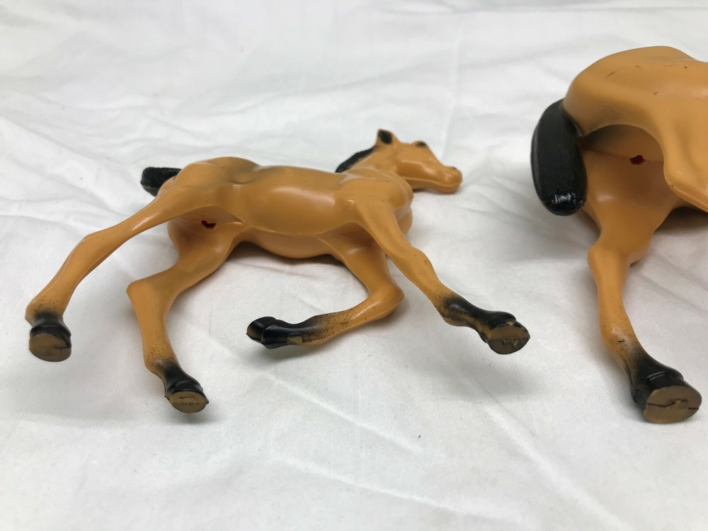 Hartland 7" Mare & Foal very nice pair