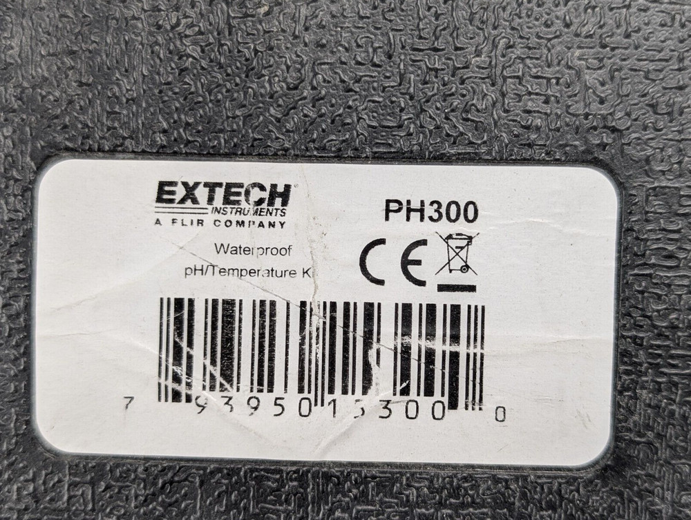 EXTECH PH300 pH / Temp Meter Kit w/Probe and Case
