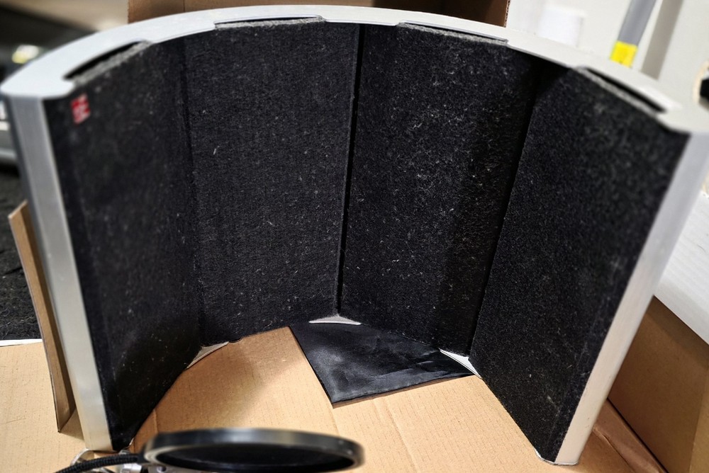 sE Electronics SPACE Microphone Shield Soundproofing Insulation With Pop Shield