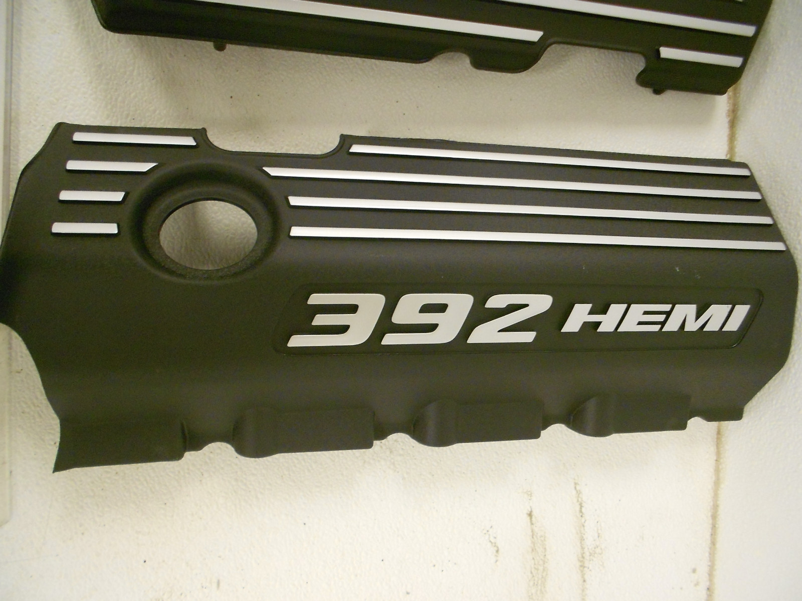 Factory OEM Genuine MOPAR SRT SRT8 R/T Engine Wiring Cover Valve 392 Set L & R