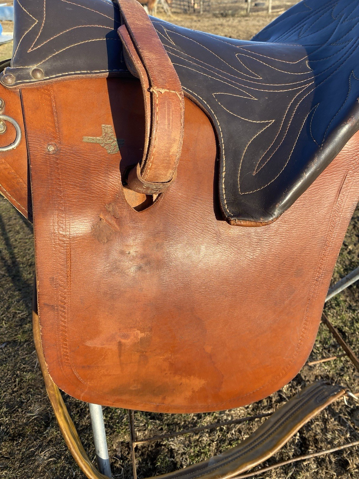 Used 17.5" Renegade Buena Vista gaited horse plantation saddle