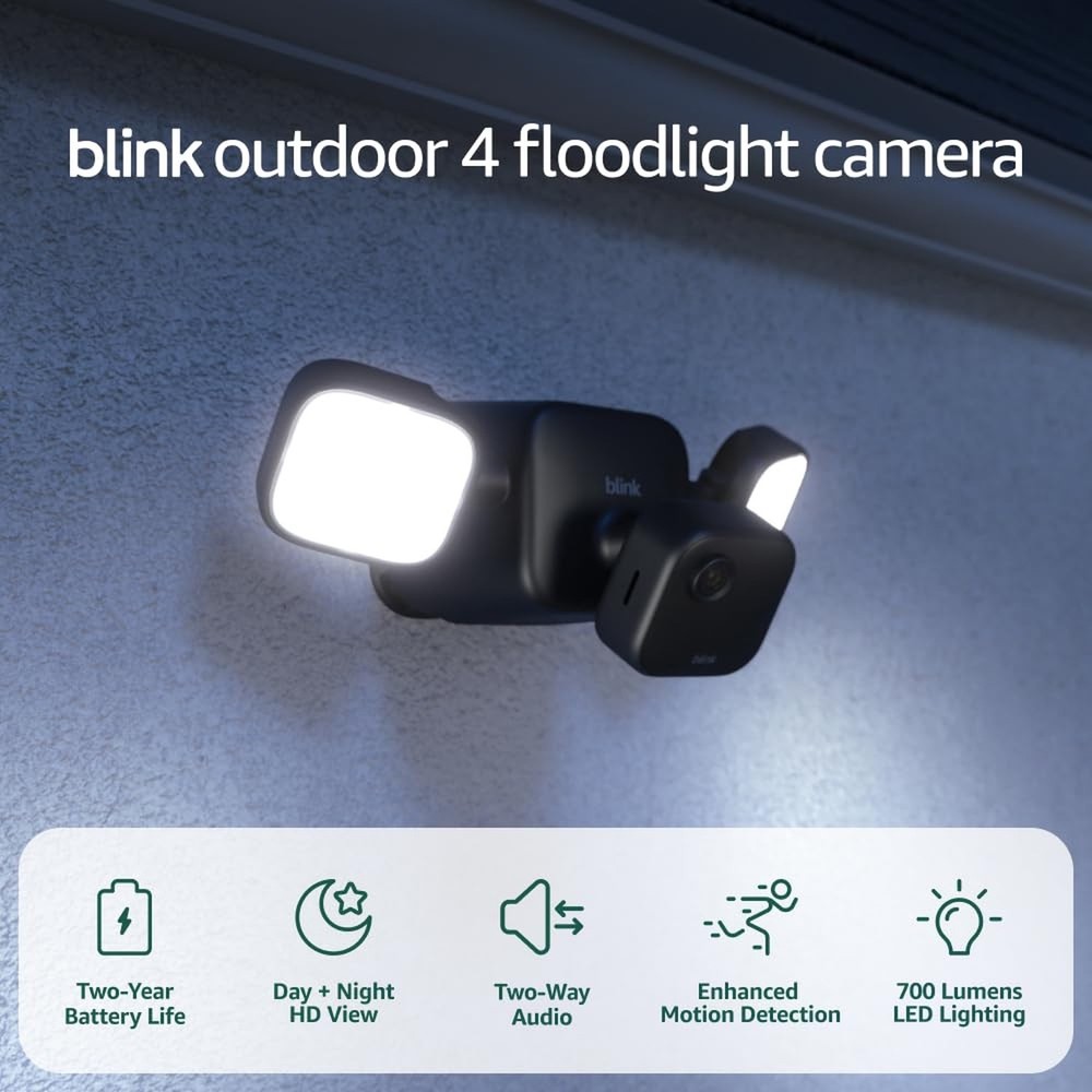 Blink Outdoor 4 Floodlight Camera — Wireless smart security camera, 700 lu