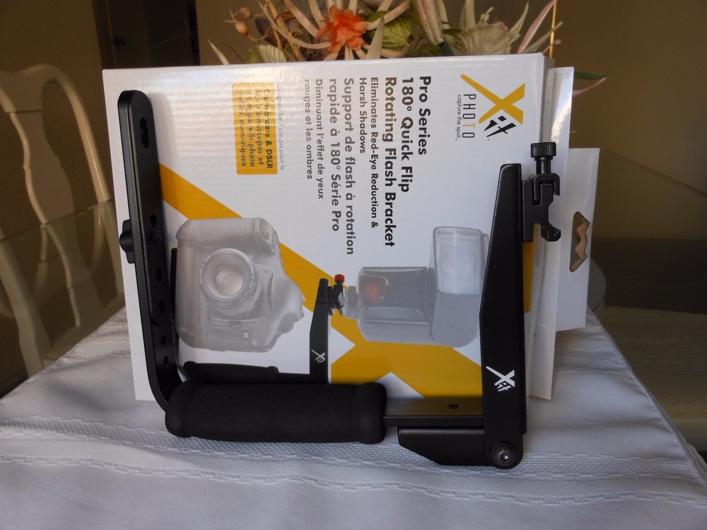 PHOTO Pro Series 180 degrees Quick Flip Rotating Flash Bracket