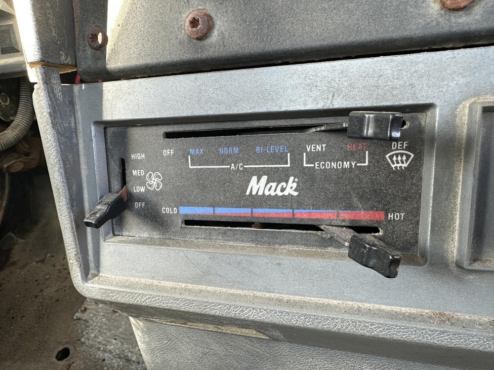 Mack CH600 Heater A/C Temperature Controls - Used