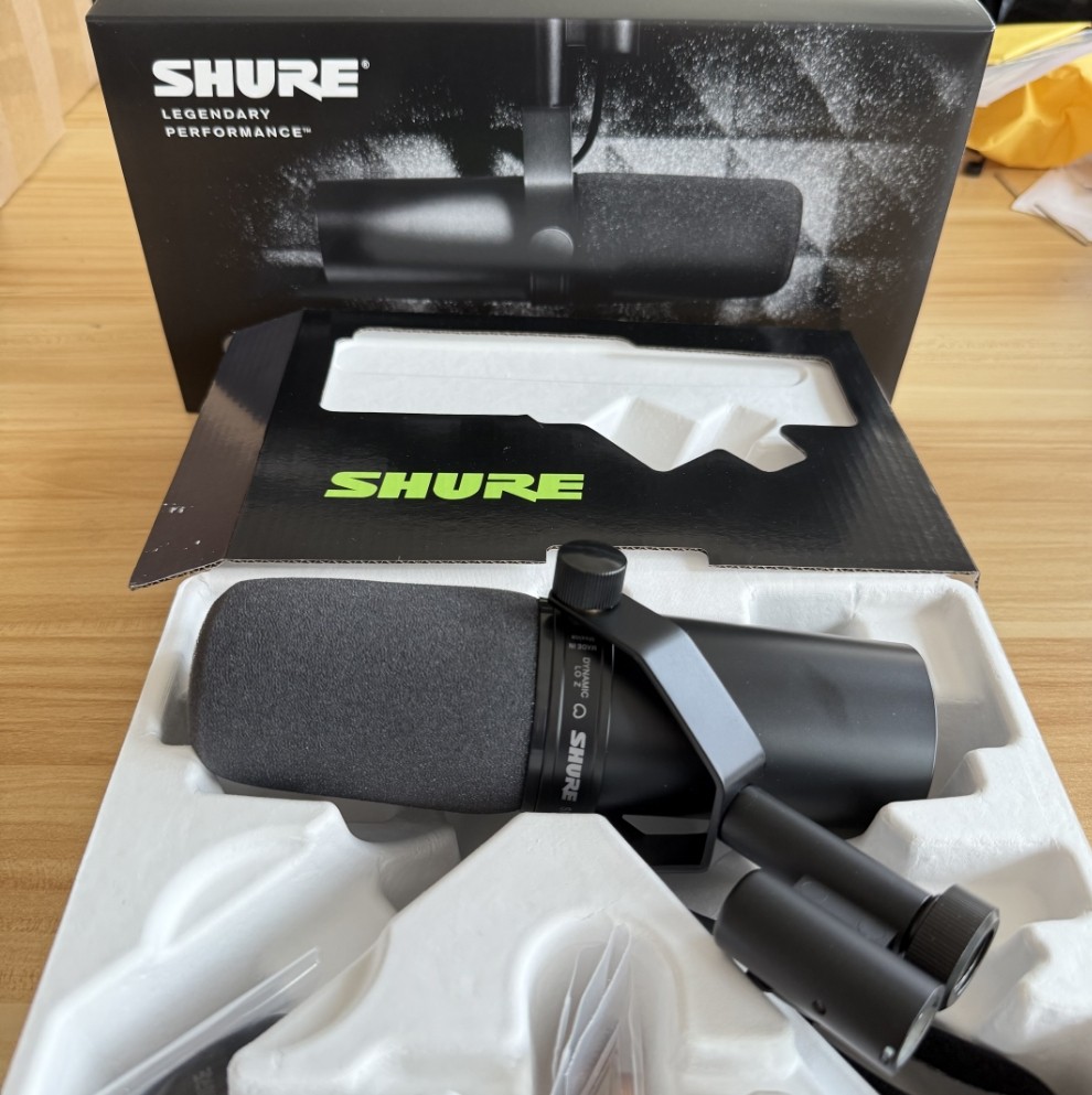 Brand New SM7B Cardioid Dynamic Vocal Broadcast Microphone Sealed in box Black