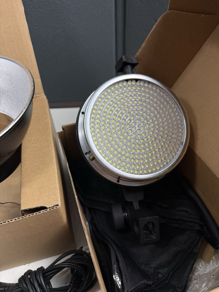 Promaster VL-306 LED Studio Light Set Excellent Working Order