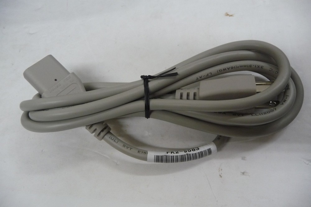 EPSON H565A Projector.with Remote & Power Cord * For Part As IS *