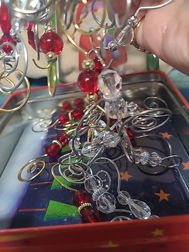 TIN WITH MANY CHRISTMAS HOOKS (BIN M)