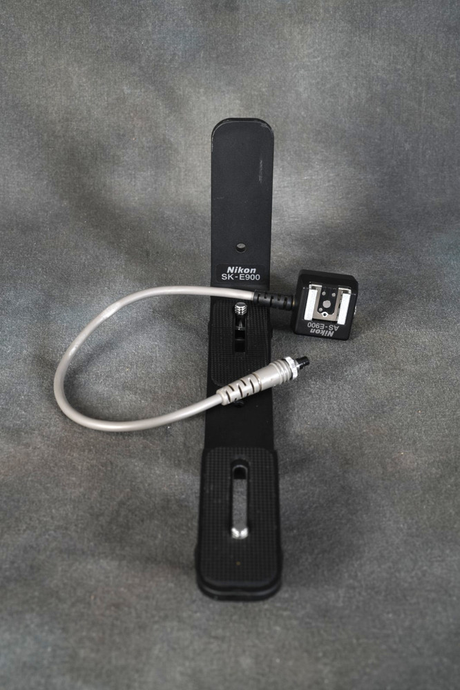 Nikon SK-E900 External Multi-Flash Bracket/Nikon AS-E900 Cable