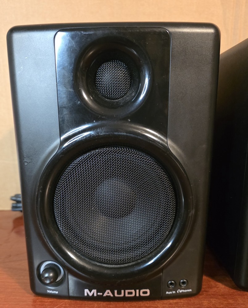 M-AUDIO AV 40 TESTED & WORKING