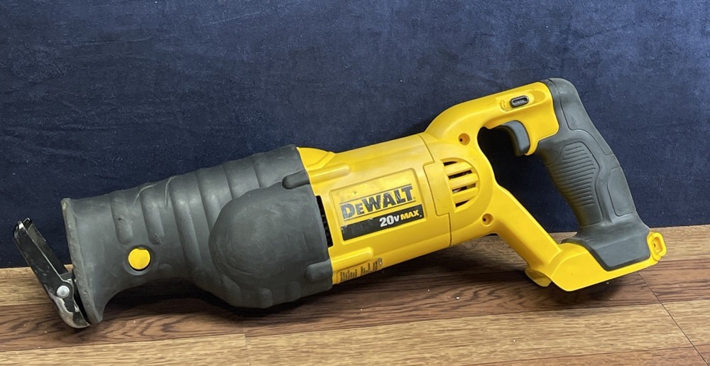 DeWalt DCS380 20V MAX Variable Speed Reciprocating Tools /READ