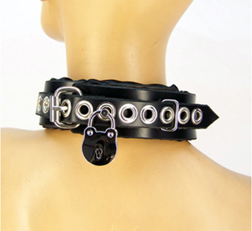 Locking Black Satin Padded Collar by Axovus