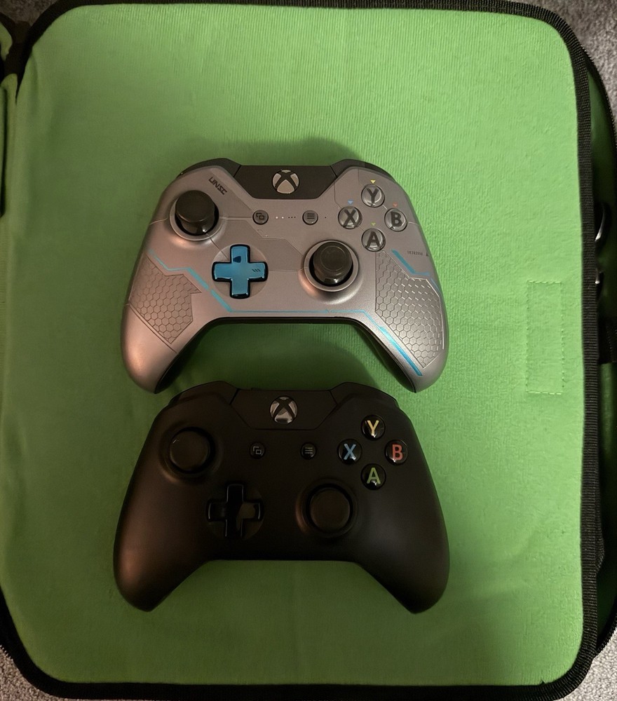 Microsoft Xbox One Halo 5 Guardians Limited Edition Bundle w/ Controllers, Games