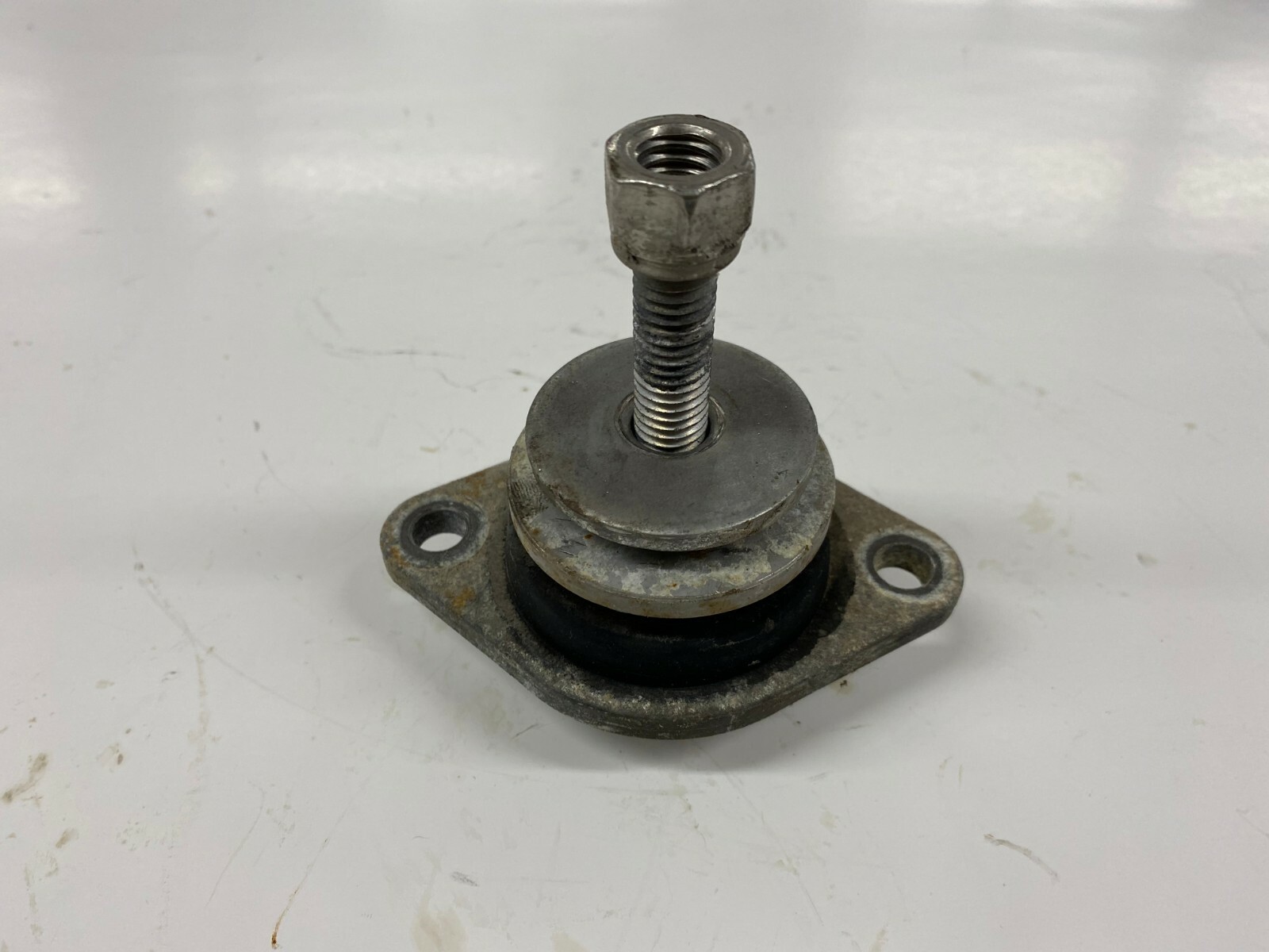 OMC Cobra Volvo 3853806-0983932 Rear Motor Mount