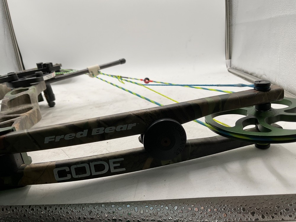 NICE 👍Fred Bear CODE RH Compound Bow 29IN/70LB
