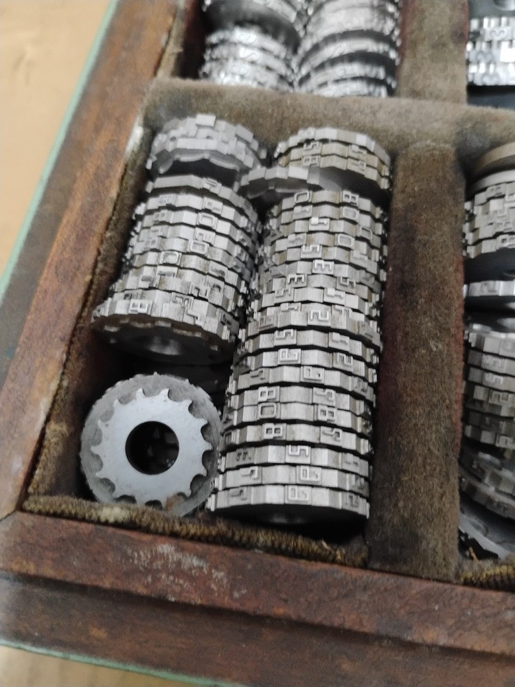 Roberts 24" Number Machine Wheels