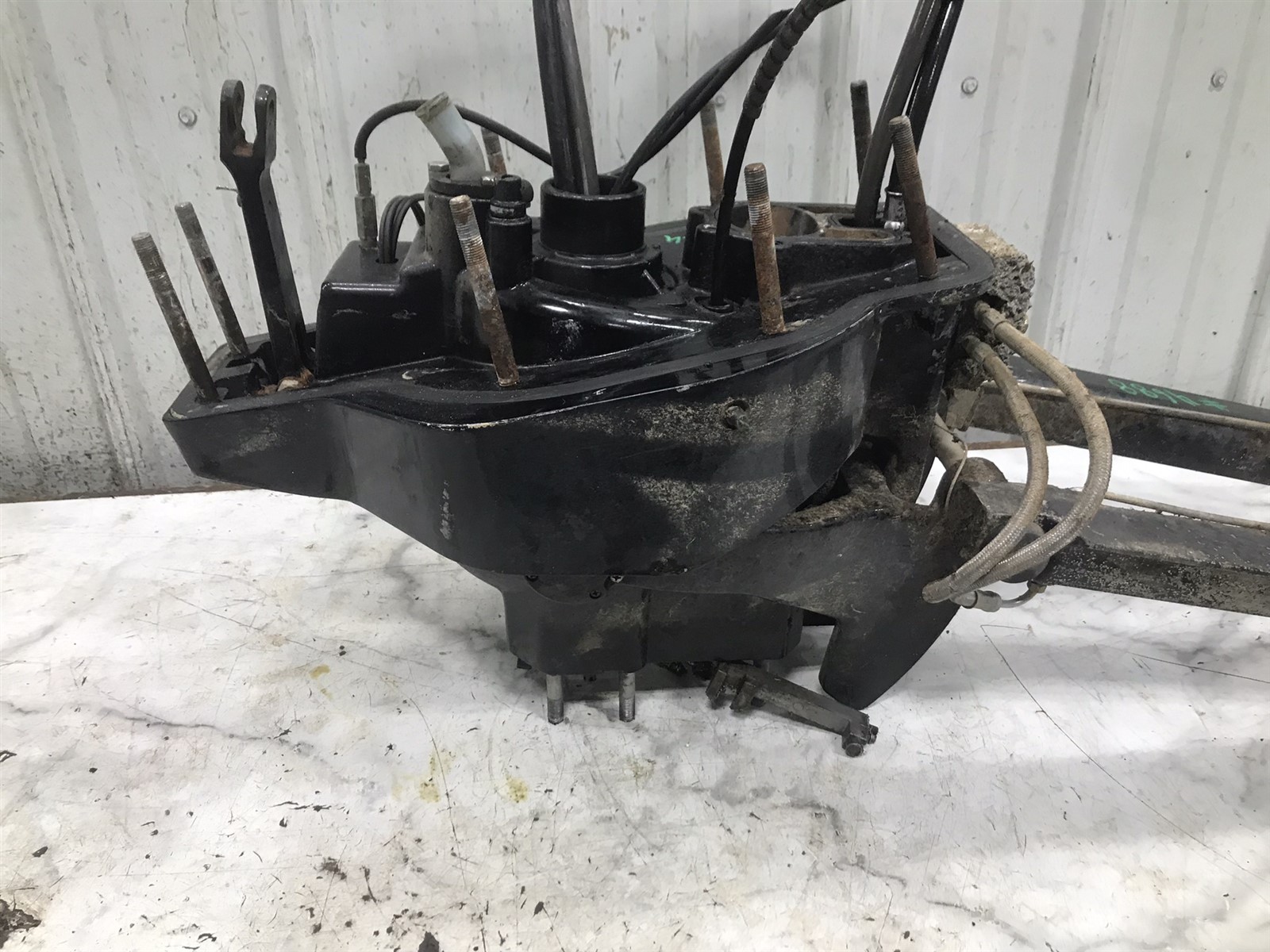 MerCruiser Alpha 1 Gen 2 out drive mount gimbal housing & hydraulic cylinders