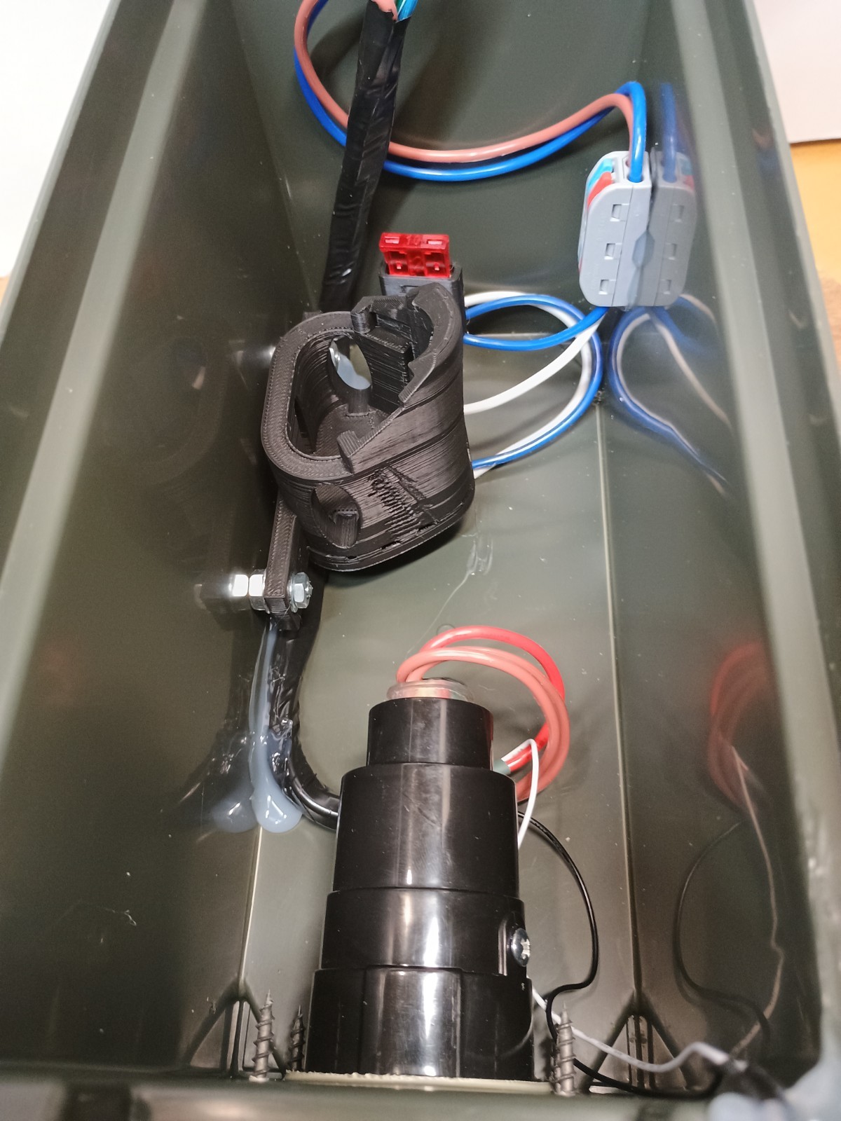 7RV/4&5 Flat Trailer Light Tester Box Power By Milwaukee M12 Drill Battery