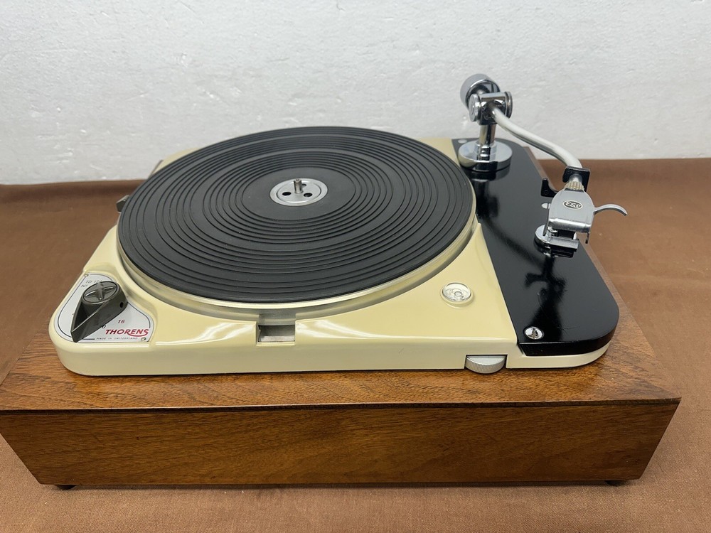 Thorens Vintage Turntable Model 124