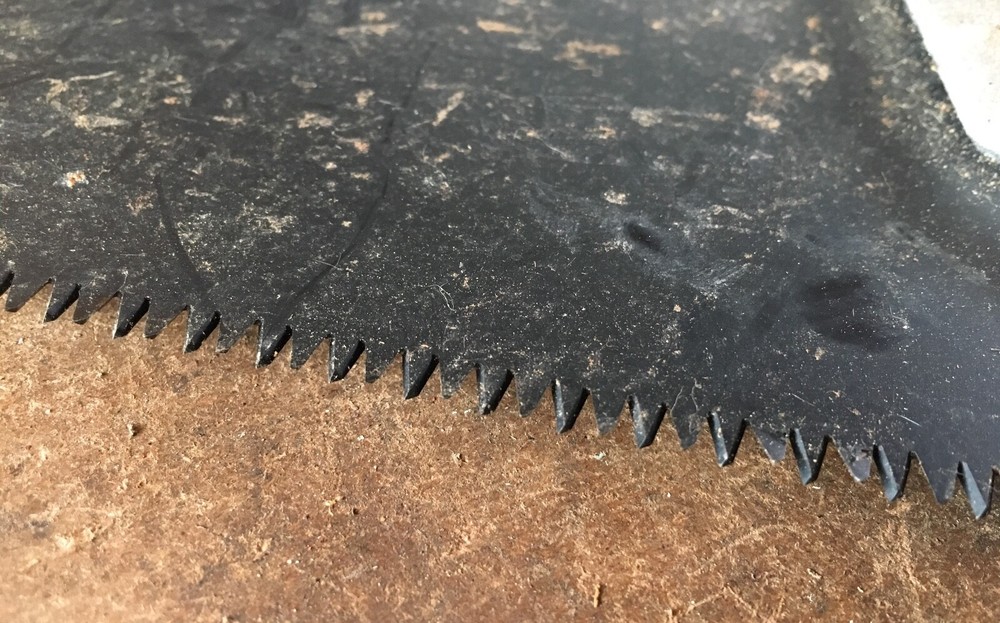 DEWALT 15" Rugged Hand Saw Sharp Teeth