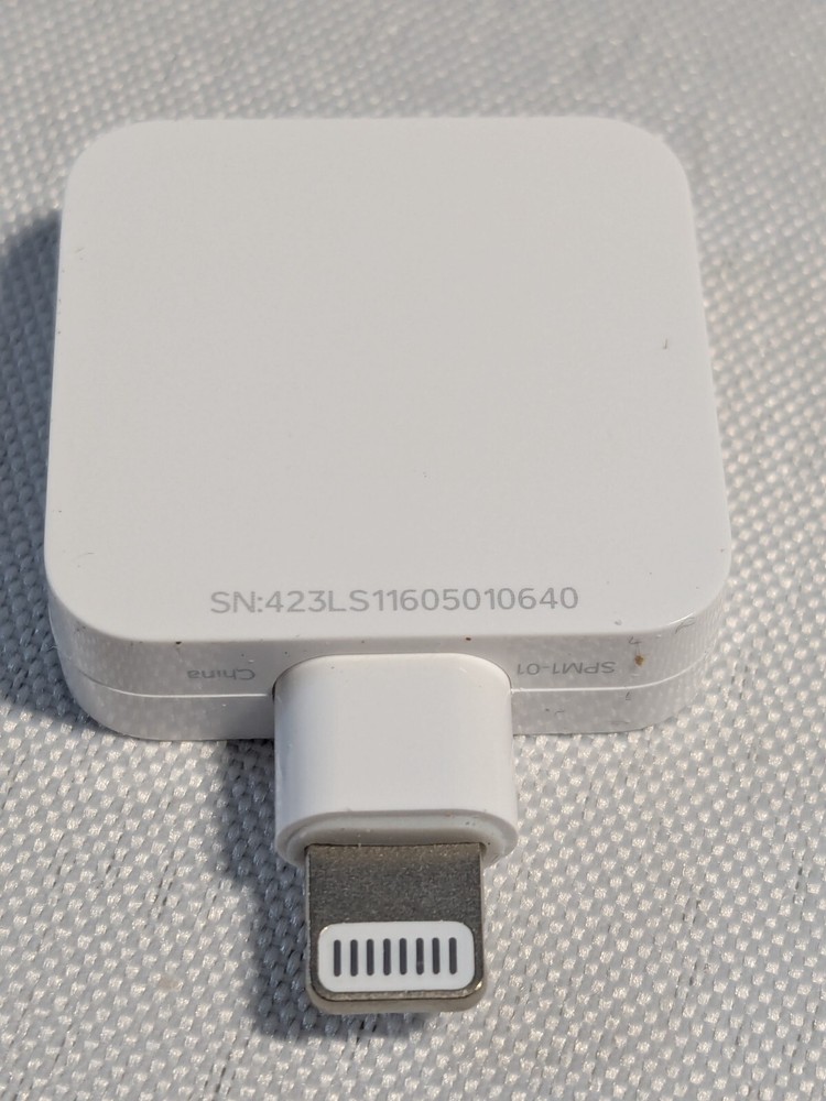 Square Reader SPM1-01 White Portable Mobile Credit Card Reader & Writer