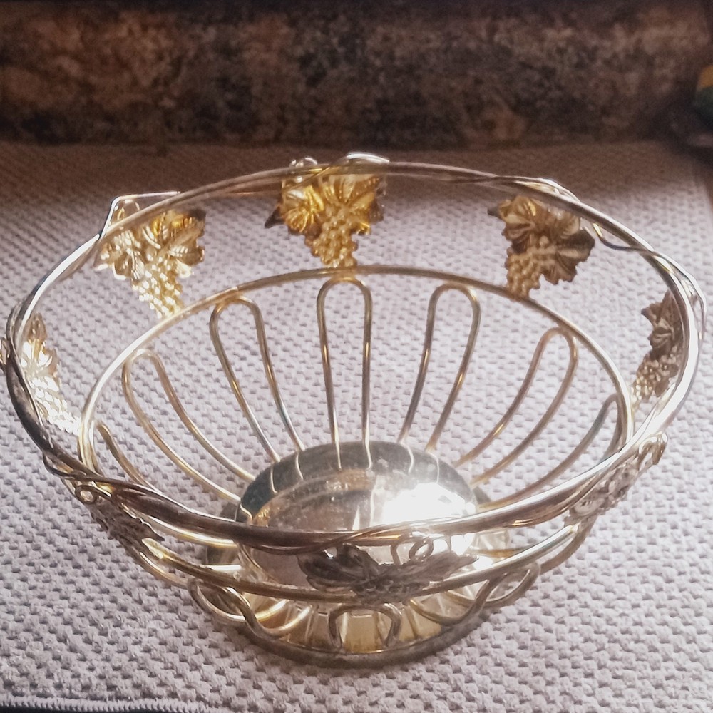 VTG Studio Silversmiths Wire Fruit Bread Basket Ornate Grape Clusters (read)