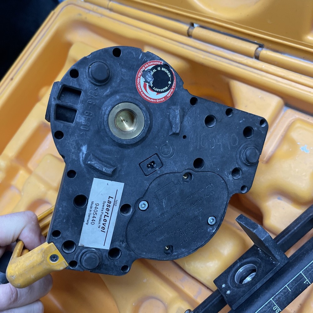 SPECTRA LASER LEVEL PRECISON WITH CASE