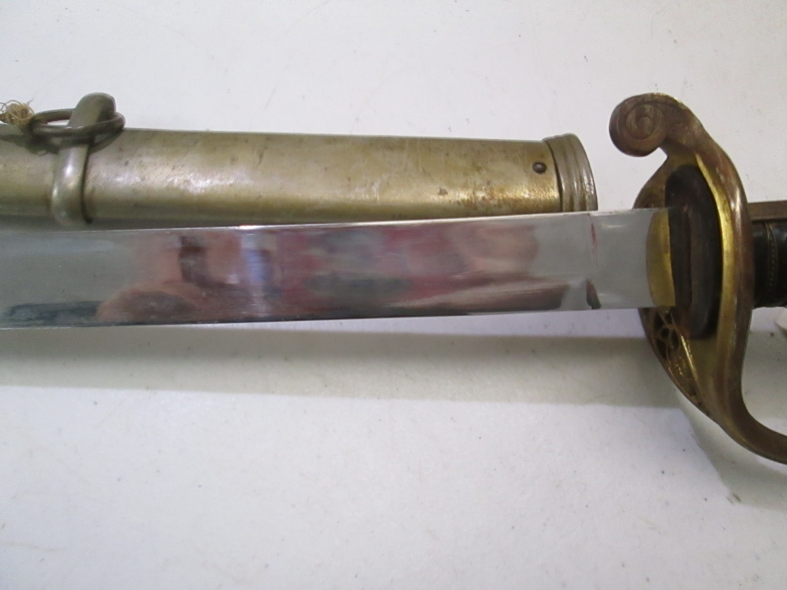 WWII JAPANESE OFFICERS PARADE SWORD WITH SCABBARD & FAMILY CREST MON LONG #L46