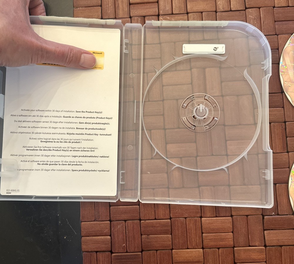 Microsoft Windows 7 Pro (UPGRADE) 32 & 64 Bit DVD Retail Box