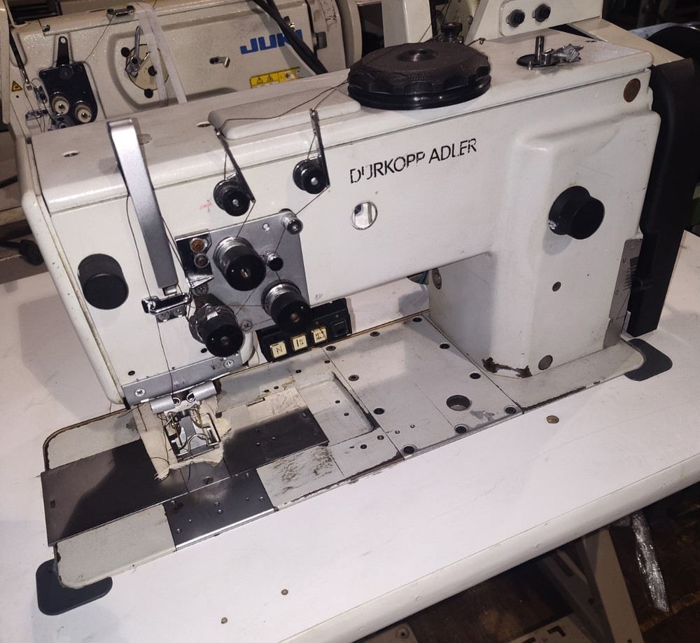 DURKOPP ADLER 767 - DOUBLE NEEDLE - WALKING FOOT with TOP DRIVEN REAR PULLER