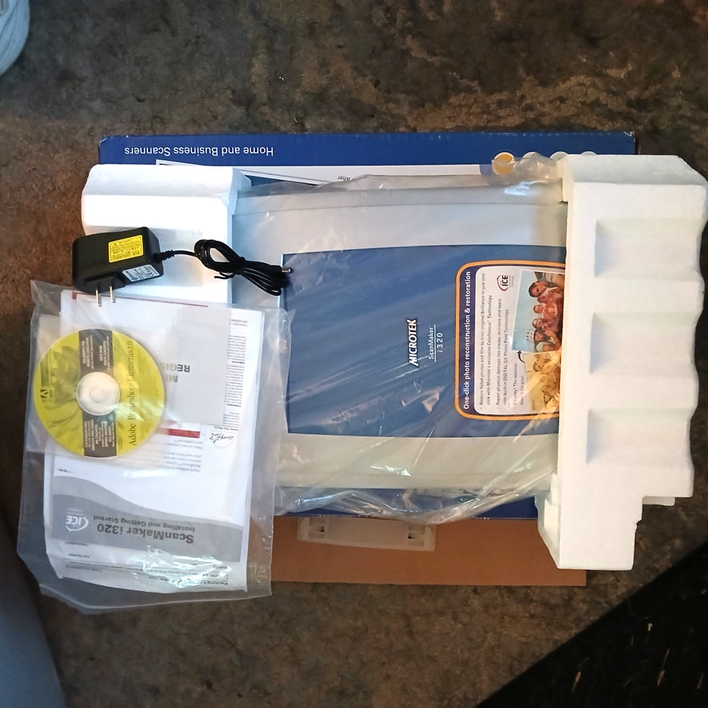 MICROTEK ScanMaker i320 CCD 48-Bit Color Desktop Flatbed Scanner