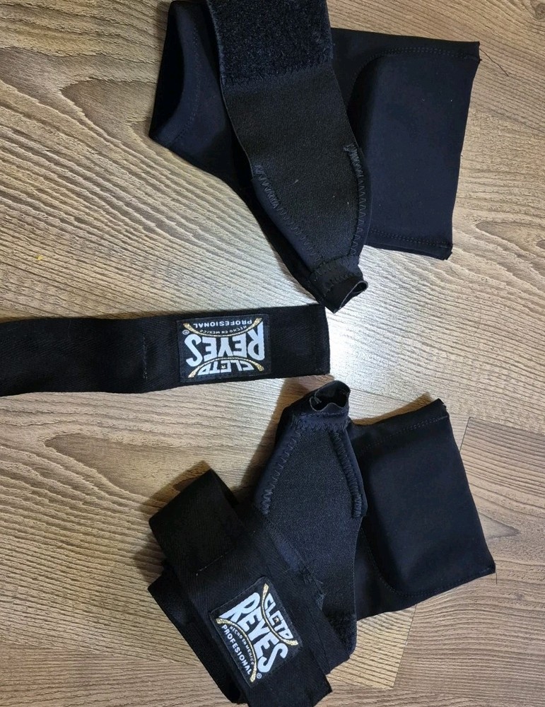 Cleto Reyes quick HandWraps